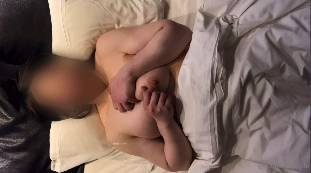 骚气主播淫穴秀~先用道具好好放送~每收到一台跑车插一百下！